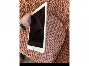 Ipad air 2 bộ nhớ 64GB màu gold máy đẹp