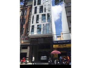 Cần bán nhà mặt tiền Q1