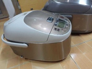 Nồi cơm zojirushi 1l8 2014