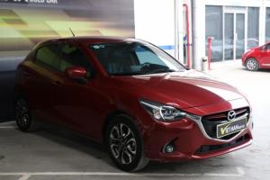 Bán Mazda 2 Hacthback 1.5AT màu đỏ số tự động 5 cửa sản xuất T2/2018