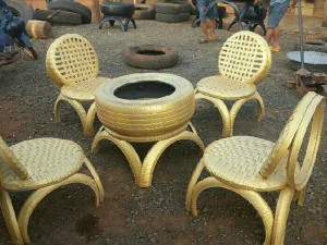 Bộ bàn ghế được làm từ lốp cao su