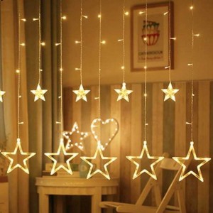 Bộ đèn led khi giăng sẽ được 12 sợi buông so le nhau và được làm bởi 126 đèn led gồm có 6 ngôi sao lớn, 6 ngôi sao nhỏ và các đèn led.