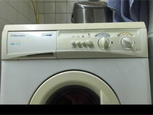 Bán máy giặt Electrolux sản xuất Ý cửa ngang