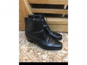 Đôi giày nữ cao cổ Made in Japan, da thật, hiệu Hydro Stopper màu đen, đế 7 cm, hình thức đẹp như hình