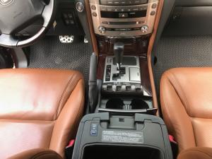 Bán Lexus LX570 màu đỏ mận , nội thất nâu, xe sản xuất và đăng ký 2014 một chủ đi từ đầu