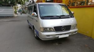 Bán xe Mercedes 9 chỗ máy xăng 2005 màu bạc
