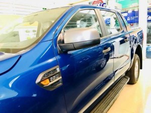 Giá xe Ford Ranger XLS 2.0L AT màu xanh dương, trả trước 200 triệu có xe giao ngay tại Ford Gia Định - Gọi ngay 0966877768 (MrHải 24/24)