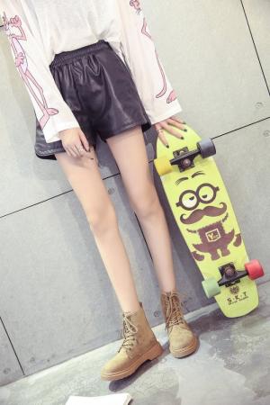 Ảnh giày phối với quần short