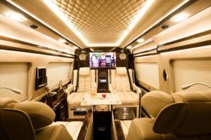 Ford Transit Limousine VIP 2019 trả trước 400 triệu giao luôn xe tại Ford Gia Định - Gọi ngay 0966877768 (Mr Hải 24/24)