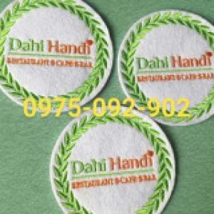 Cơ sở lót ly vải nỉ thấm nước, lót ly giấy, lót ly nhựa PVC in và thêu logo quảng cáo theo yêu cầu.