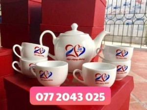 Ấm chén trà tết giá rẽ. Sứ trắng hộp xi