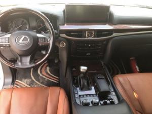 Bán Lexus LX570 màu trắng,nội thất nâu, full option,sản xuất 2016, đăng ký 2017