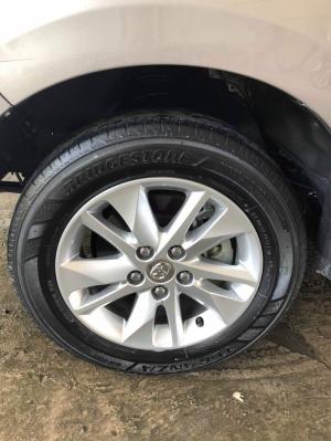 Cần bán xe Innova 2017 số sàn