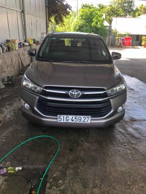 Cần bán xe Innova 2017 số sàn