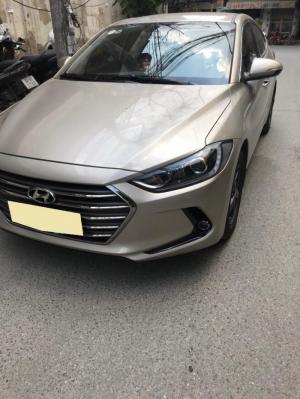Bán xe Hyundai Elentra 2017 đk 2018 số sàn màu vàng cát mới tinh