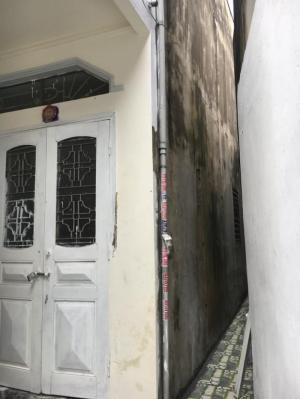 Bán nhà 2 tầng trong ngõ chợ con