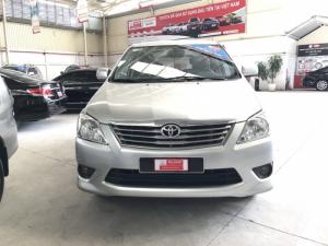 Bán xe Innova E sản xuất 2013 màu bạc, giảm ngay 20tr cho KH thiện chí mua