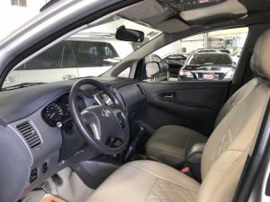 Bán xe Innova E sản xuất 2013 màu bạc, giảm ngay 20tr cho KH thiện chí mua