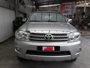 Bán xe Fortuner V sản xuất 2011 màu bạc