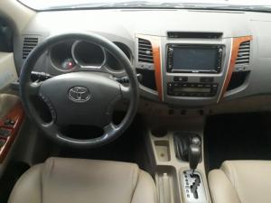 Bán xe Fortuner V sản xuất 2011 màu bạc