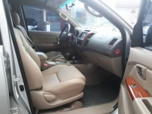 Bán xe Fortuner V sản xuất 2011 màu bạc