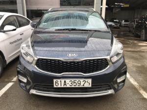 Bán Kia Rondo GAT 2.0AT màu xanh đá máy xăng số tự động bản tiêu chuẩn sản xuất 2017 mẫu mới