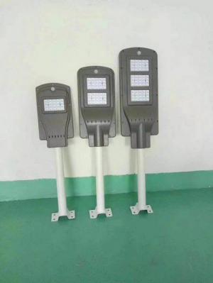 Khuyến Mãi Cực Sốc - Mua 1 tặng 1 Đèn năng lượng mặt trời