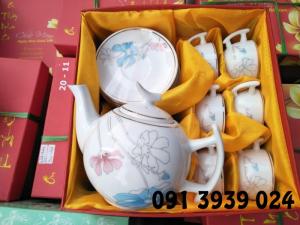 Bộ ấm chén trà hoa văn đẹp. in ấm chén trà số lượng từ 100 bộ