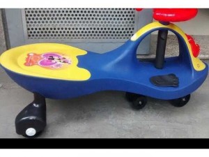 xe lắc cho bé