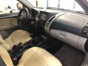 Bán Mitsubishi Pajero Sport 2.5MT màu vàng cát, số sàn, máy dầu, sản xuất 2016, biển Sài Gòn