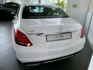 Bán C250 màu Trắng, nội thất đen , giao ngay trong ngày, hổ trợ vay vốn cao lãi suất thấp