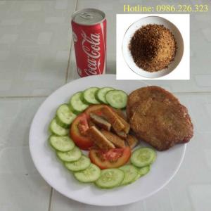 Muối được làm từ muối iot cùng với tiêu lốp và một chút ớt tươi. Đây là một trong những món đặt sản thơm ngon của vùng đất Tây Ninh mang thương hiệu tiêu lốt LOPECO Muối được dùng làm món chấm vừa nhanh gọn vừa đáp ứng được nhu cầu ngon rẻ cho cuộc sống vội ngày nay. Hãy cùng thưởng thức món trứng luộc, trứng lộn,mực nướng, gà luộc, .... với muối tiêu lốp cay cay thơm nồng cùng chút chanh tươi chua chua nữa. Ôi còn gì bằng nữa nào!!! Vừa ngon vừa rẻ vừa tiện lợi.
Muối tiêu lốp dùng để chấm gà, hải sản, trứng,...những món hải sản nướng ngon bá cháy, ngoài ra bạn có thể sử dụng cho món ăn vặt bánh tráng chấm , mua vài trái tắt nặn vô muối kèm sắp bánh tráng nhăm nhi ngon tuyệt vời (Chay và mặn đều dùng được) muối tiêu lốp làm gia vị ướp đồ nướng và các món kho xào canh rất ngon #muoitieu
1 lốc có 12 hủ : 12hủ x70gr = 840gr
Hạn xữ dụng 1năm
Tiêu lốt (tiêu lốp) là một loại dược phẩm gia vị thích hợp với mọi món ăn, giúp gia đình bạn có một bữa ăn ngon, nâng cao sức đề kháng và phòng chống nhiều bệnh tật Tiêu lốt được ứng dụng làm thực phẩm chức năng, dược liệu, gia vị, chiết xuất tinh dầu…
Để mua hàng gọi ngay đến SĐT:0986.226.323
#muoitomtayninh #anvatonline #doanvat #anvatngon #muoitieu #tieulop #muoitieulop #dacsantayninh #monngontayninh #muối_tiêu_lốt #tiêu_lốt #tiêu_lốp #muoitieulot