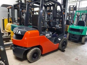 Xe Nâng Dầu Toyota 2500 Kg đời 2008