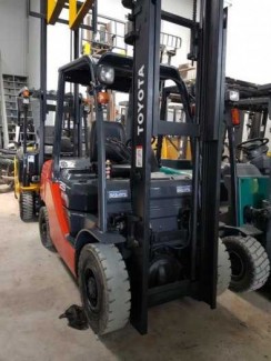Xe Nâng Dầu Toyota 2500 Kg đời 2008