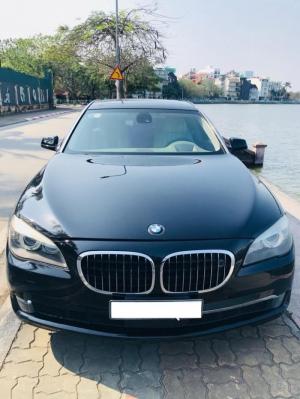 Em bán xe BMW 750Li đời 2010 màu đen lịch lãm, nội thất kem sang trọng