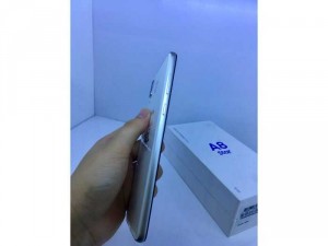 Cần bán samsung a8 star màu trắng máy mới nguyên seal