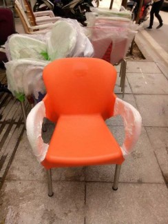 Bán ghế nhựa đúc màu cam giá rẻ