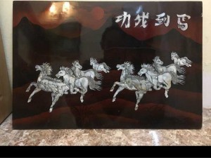 Tranh sơn mài khảm trai xưa, Mã đáo thành công, khảm trai hình 10 con ngựa phi dưới bàn tay tài hoa của nghệ nhân xưa, kt 40x60cm