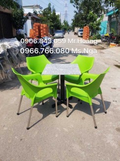 Thanh lý bộ bàn ghế nhựa đúc màu xanh lá mạ