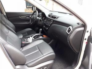 Bán xe Nissan X-Trail 2017 đk 2018 số tự động màu trắng bản full nút đề