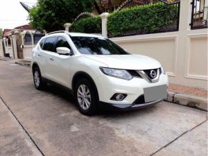 Bán xe Nissan X-Trail 2017 đk 2018 số tự động màu trắng bản full nút đề