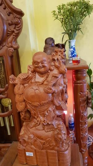 Tượng di lặc cầm thế ngọc mai mắn đến gia chủ