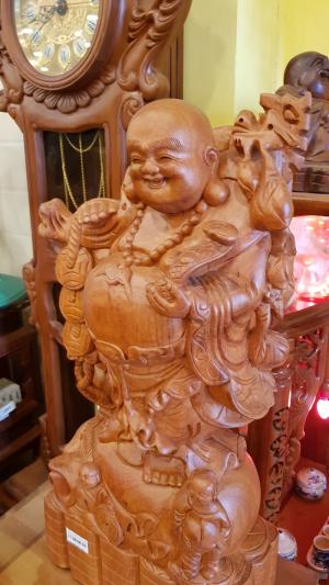 Tượng di lặc cầm thế ngọc mai mắn đến gia chủ