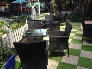 Bộ bàn ghế mây nhựa sân vườn giá rẻ