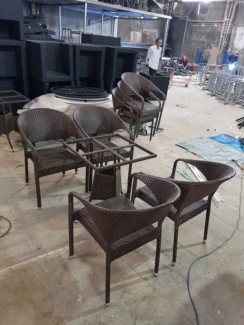 Bộ bàn ghế nhựa đúc nữ hoàng cho quán cafe