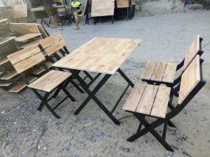 Thanh lý lô bàn ghế gỗ xếp của quán ăn