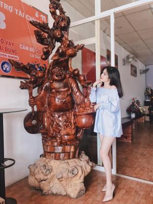 *Di lặc gánh tiền gỗ hương ( có đôn ):
Cao 2m7 x Ngang 1m15
Giá bán 110.000.000đ (một trăm mười triệu đồng).