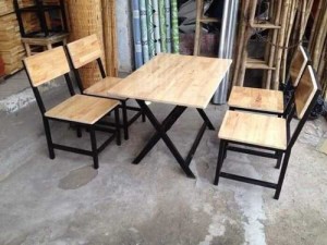 Bộ bàn ghế gỗ có chân chéo