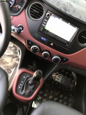 Bán Hyundai Grand i10 sedan 1.2AT màu trắng số tự động sản xuất 2018 bản gia đình lăn bánh 11000km