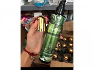 Xịt dưỡng tóc tinh dầu bưởi Organic Grape Fruit 220ml